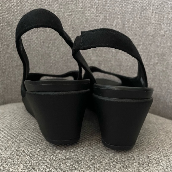 CROCS-womens Leigh Ann Slingback Wedge Wedges size 7 - Picture 3 of 5